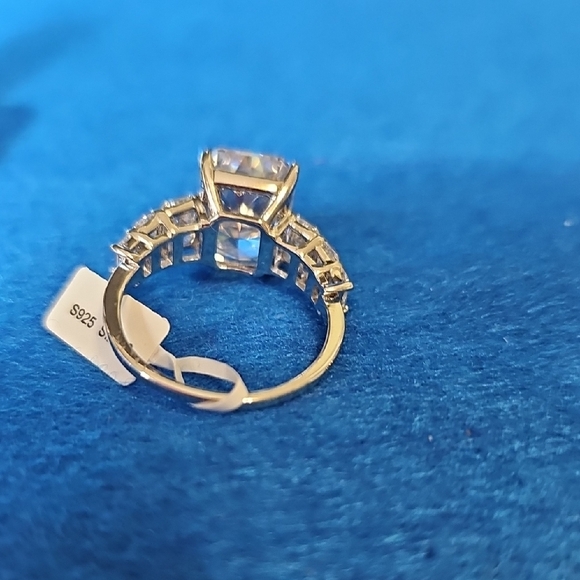 Ring - Picture 4 of 4